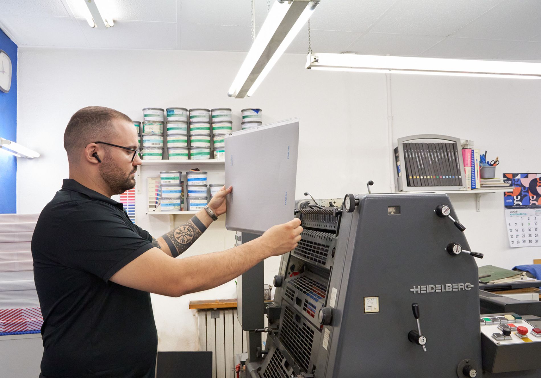 imagen ordenador con diseño en ilustrador